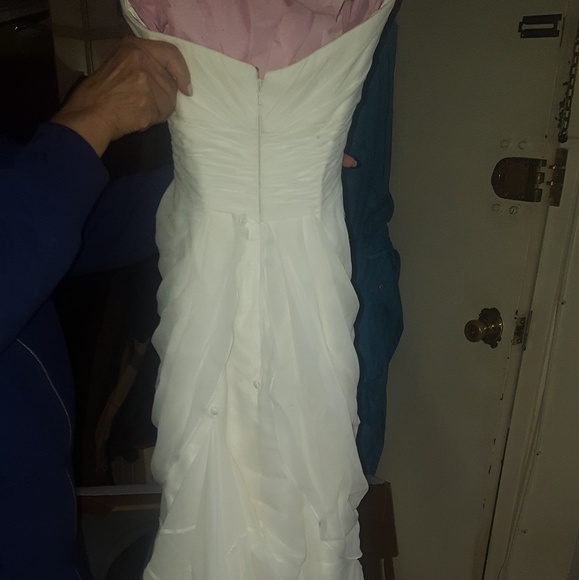 Wedding gown - Picture 6 of 8